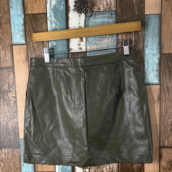 Shinestar Olive Leather Skirt with Zipper - Picture 10 of 11
